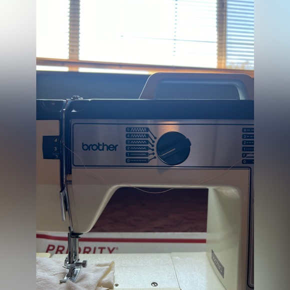 Brother VX780 sewing machine hardly ever used ! - Picture 3 of 9